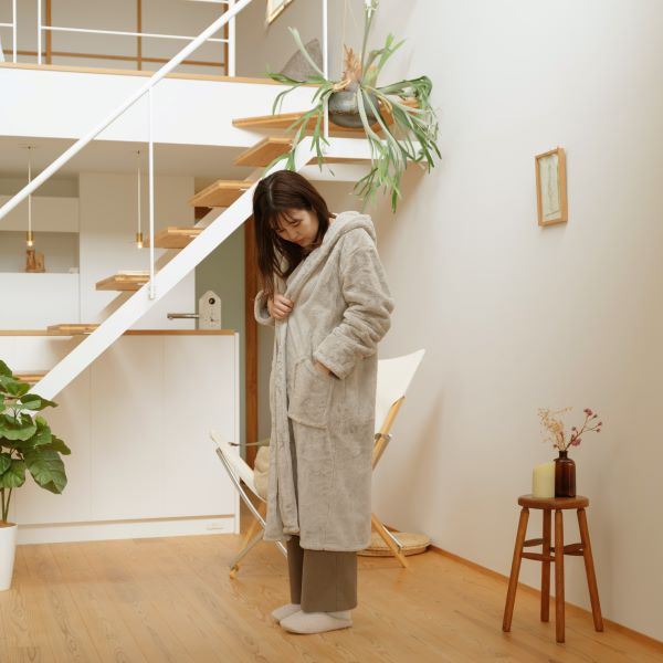 もこもこあったか 着る毛布 【約着丈115cm BE ベージュ】 家事中着用OK かわいい シンプル 節電